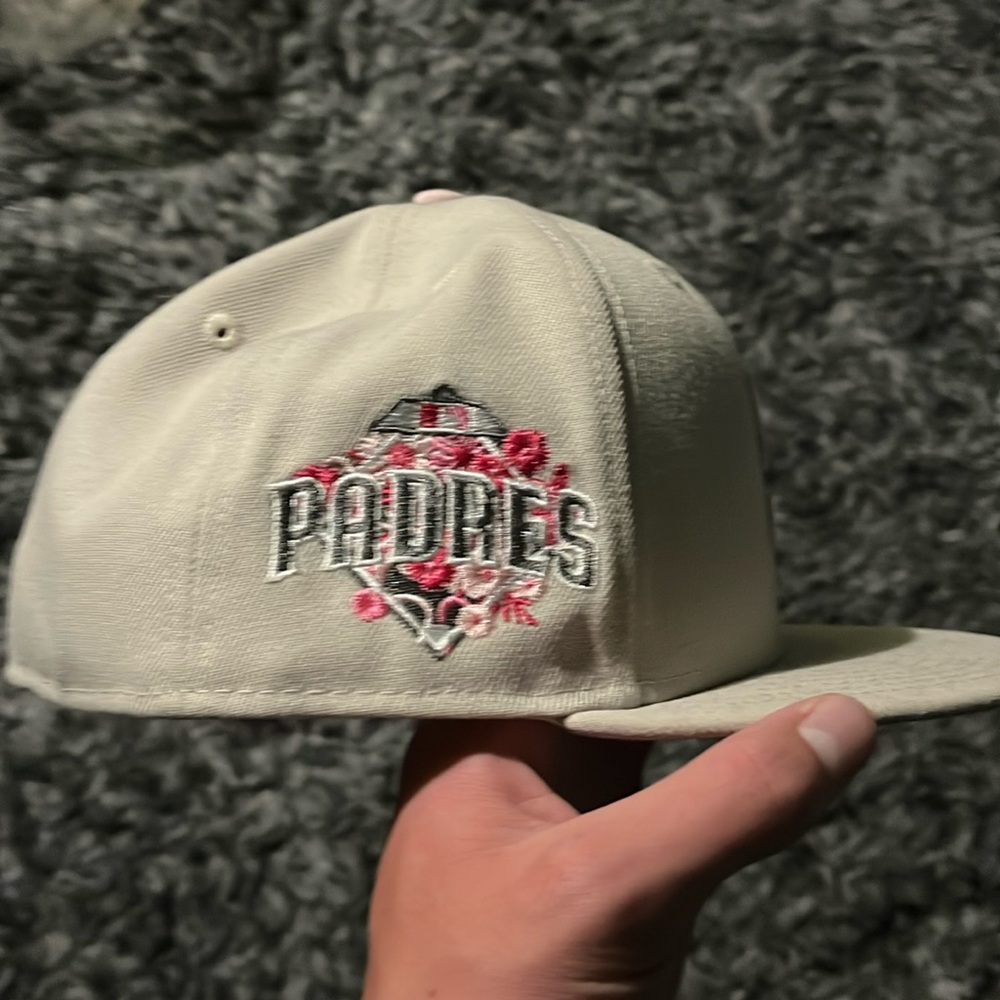 Padres MLB hat pink and cream colored 7 3/8 is the size